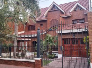 Casa · 431m² · 11 Ambientes · 3 Cocheras · Venta Casa 4/5 Dorm. y Piscina en Guadalupe