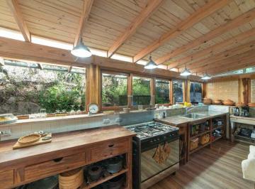 Casa · 250m² · 7 Ambientes · 2 Cocheras · Venta Cabañas Reserva Natural 2 Ha Parque Nativo
