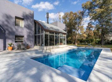 Casa · 420m² · 8 Ambientes · 2 Cocheras · Casa de Diseño 2 Lotes Barrio Privado Pilar