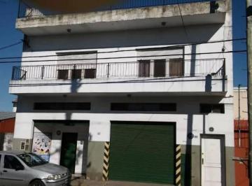 Bodega-Galpón · 300m² · Venta Galpón con Dpto en Planta Alta J. L. suarez