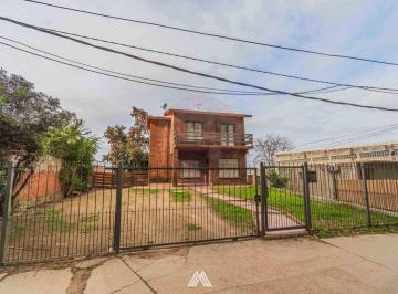 Casa · 176m² · 7 Ambientes · 1 Cochera · Venta Casa 3 Dorm. en Pando con Gran Terreno