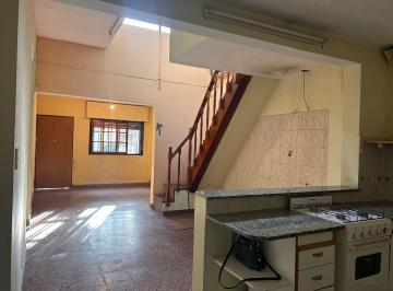 Casa · 82m² · 3 Ambientes · Venta Casa en Lote Propio con Terraza. Versalles