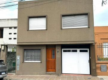 Casa · 151m² · 6 Ambientes · 1 Cochera · Se Vende Hermosa Casa en Barrio Sur