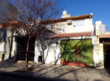 Casa · 114m² · 4 Ambientes · 1 Cochera · Casa en Venta - 2 Dorm. 3 Baños - Cochera - 183,8 m² - Monte Castro