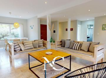 Casa · 148m² · 5 Ambientes · Casa en Venta en Costa Esmeralda