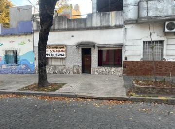 Casa de 4 ambientes, Pompeya · Casa Sobre Lote Propio con Terraza