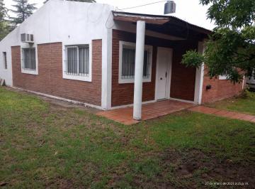 Casa · 80m² · 3 Ambientes · 1 Cochera · Casa en Alquiler 2 Dorm. y Piscina Funes