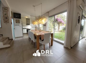 Casa · 130m² · 6 Ambientes · 2 Cocheras · Casa en Venta en Villa Belgrano