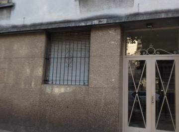 PH de 2 ambientes, San Cristobal · 2 Ambientes Al Fte, Bajas Expensas, Todo Externo, con Patio y Habitación Anexa