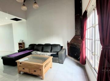 Casa · 142m² · 4 Ambientes · 2 Cocheras · Casa en Venta 4 Ambientes Virreyes, Jardín y 2 Cocheras