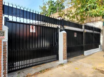 Casa · 142m² · 4 Ambientes · 2 Cocheras · Casa en Venta 4 Ambientes Virreyes, Jardín y 2 Cocheras