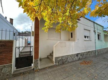 Casa · 130m² · 3 Ambientes · 1 Cochera · Venta Casa Familiar en Pueblo Nuevo, Colonia