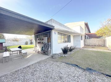 Casa · 60m² · 4 Ambientes · 1 Cochera · Casa en Venta, Funes, 2 Dorm. con Pileta!