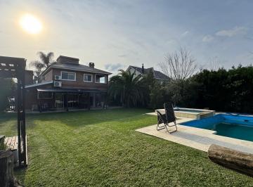 Casa de 5 ambientes, Berazategui · Casa en Venta - Village del Parque