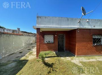 Casa · 75m² · 3 Ambientes · 1 Cochera · Venta de Casa 3 Ambientes con Cochera en Florencio Varela
