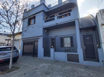 Casa · 95m² · 4 Ambientes · 1 Cochera · Bernal Centro - Casa Tipo PH