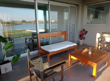 Casa de 3 ambientes, Escobar · Casa con Espejo de Agua