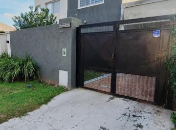 Casa · Se Alquila - Casa Fisherton R 2 Dorm!