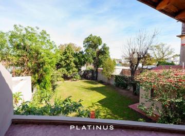 Casa · 249m² · 5 Ambientes · 3 Cocheras · Casa en Venta de 3 Dorm. con Escritura en Villa Belgrano