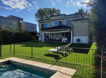 Casa · 192m² · 5 Ambientes · Casa en Country Club Golfers