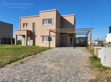 Casa · 196m² · 4 Ambientes · 2 Cocheras · Casa - San Matias
