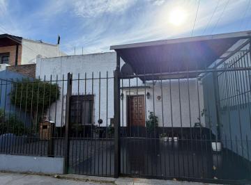 Casa de 5 ambientes, Avellaneda · Casa Estilo Antiguo en Venta en Inmejorable Ubicacion!
