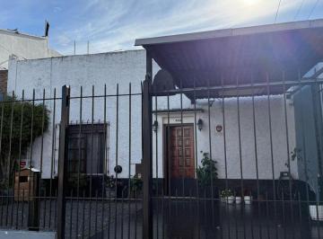 Casa · 150m² · 5 Ambientes · Casa Estilo Antiguo en Venta en Inmejorable Ubicacion!