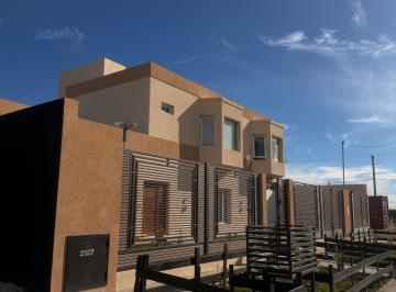 Casa de 5 ambientes, Trelew · Venta Casa Nueva en Barrio Residencial Los Jardines