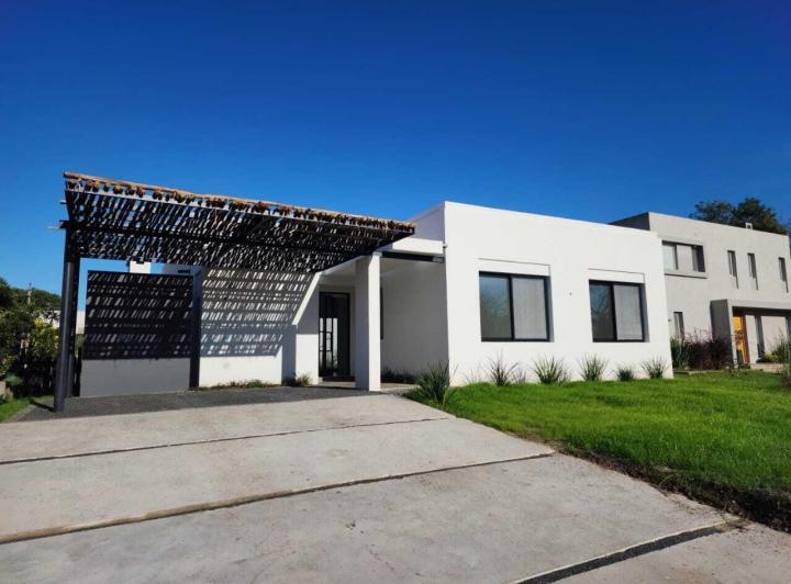 Casa · 132m² · 4 Ambientes · 1 Cochera