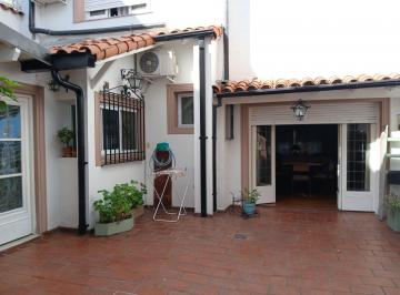 Casa · 240m² · 4 Ambientes · 1 Cochera · Casa en Barrio River