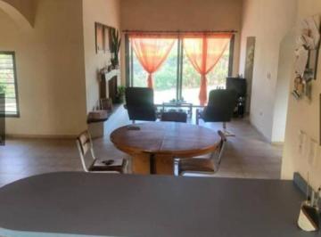 Casa de 8 ambientes, Maipú · Casa en Barrio Privado