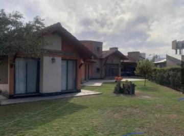 Casa de 8 ambientes, Maipú · Casa en Barrio Privado