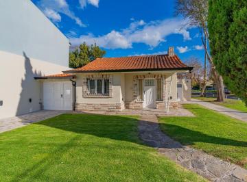 Casa · 122m² · 4 Ambientes · 1 Cochera · Venta Chalet de 4 Ambientes en El Barrio Constitución