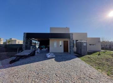 Casa de 4 ambientes, Esteban Echeverría · Santa Ines de Canning! 3 Dorm.! con Caldera y Radiadores! Piscina!