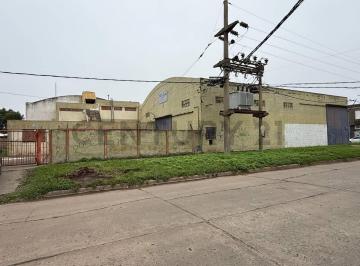 Bodega-Galpón · 698m² · 1 Cochera · Galpón a La Venta, Importante Esquina en Laprida y Falucho, Cap. Bermúdez
