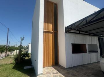 Casa · 250m² · 3 Ambientes · 2 Cocheras · Venta Casa Tejas 4