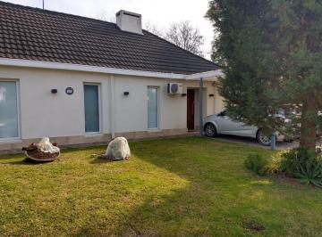 Casa · 230m² · 5 Ambientes · 6 Cocheras · Casa en Venta 5 Amb. en Barrio El Aromo, Loma Verde, Escobar