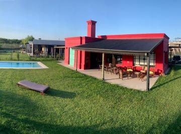 Casa · 130m² · 4 Ambientes · 2 Cocheras · Casa Estilo Campo en San Sebastian