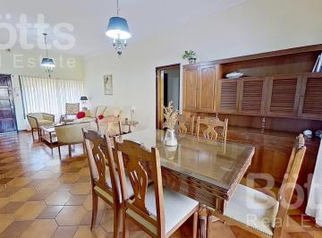 Casa · 155m² · 5 Ambientes · 1 Cochera · Casa 5 Ambientes Luminosa Pileta Parque y Parrilla Cochera Ramos Mejia Apto Credito.