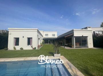 Casa · 306m² · 4 Ambientes · 1 Cochera · Casa en Venta en Haras Santa Maria, Barrio Los Robles, Escobar, G. B. a. Zona Norte