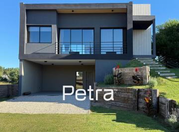 Casa · 314m² · 6 Ambientes · 1 Cochera · Casa en Venta en Costa Esmeralda