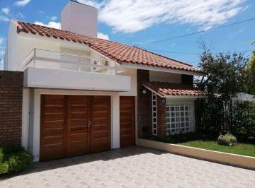 Casa · 154m² · 3 Dormitorios · 2 Cocheras · ¡Venta Casa a Pasos del Centro – Villa Carlos Paz!