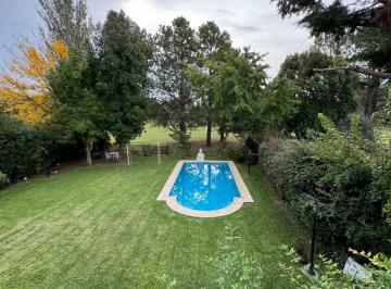 Casa de 8 ambientes, Berazategui · Abril Cc, Importante y Amplia Propiedad en Barrio Central y Al Golf