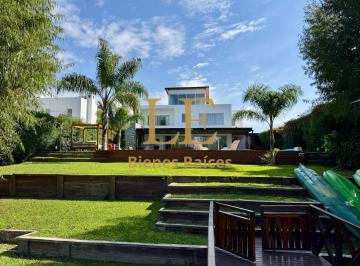 Casa · 350m² · 6 Ambientes · 6 Cocheras · Venta Casa San Marco Al Rio Villanueva