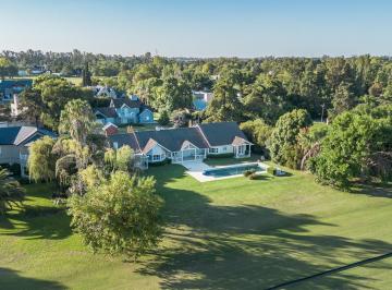 Casa · 300m² · 5 Ambientes · 2 Cocheras · Casa en Country San Diego
