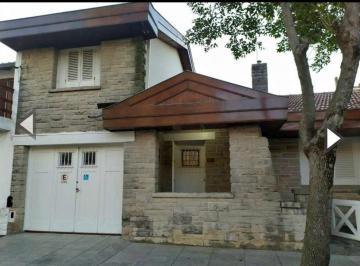Casa · 100m² · 5 Ambientes · Alquiler 12/24 Meses Chalet en La Perla