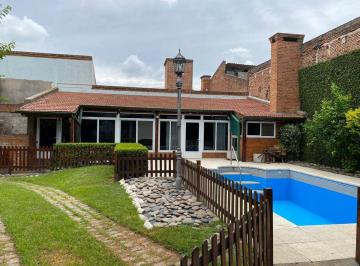 Casa · 386m² · 5 Ambientes · 2 Cocheras · Casa en Venta en Pergamino con Pileta