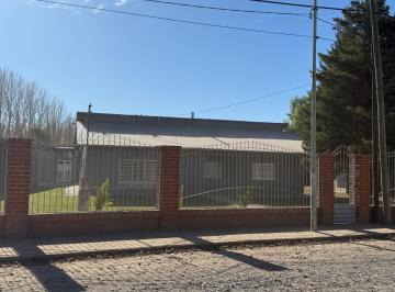 Casa · 4 Ambientes · 1 Cochera · Casa Amueblada en Plottier