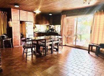 Casa · 204m² · 6 Ambientes · 3 Cocheras · 117 Entre 523 y 524. Casa en Venta 3 Dorm.