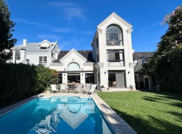 Casa · 340m² · 9 Ambientes · 1 Cochera · Casa en Alquiler en Boating